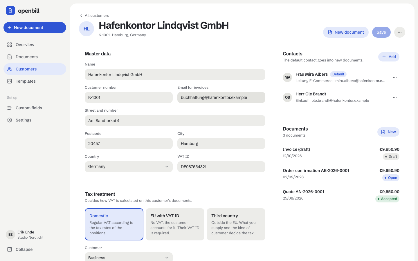 A customer with contacts and custom fields
